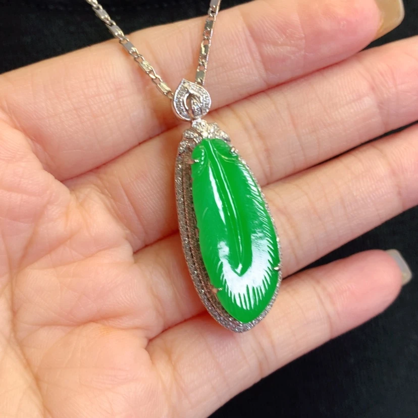 【闪购商品】颈饰18K金镶嵌翡翠羽毛