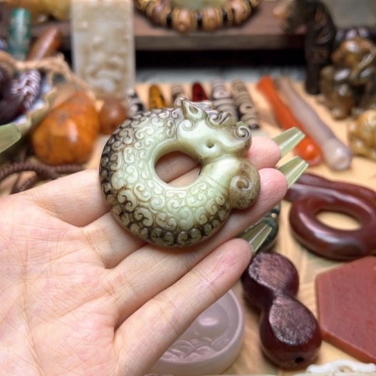 蛇纹石玉未镶嵌颈饰