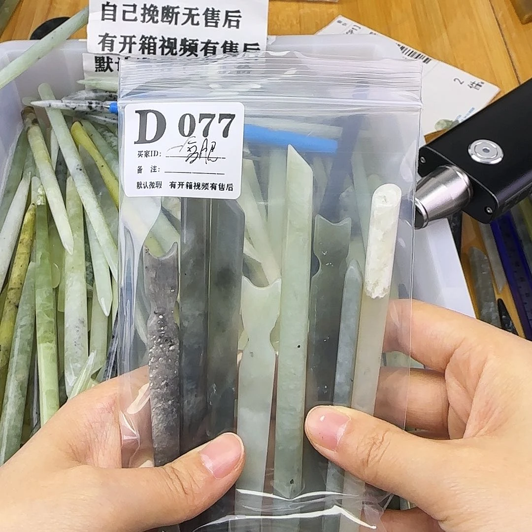 蛇纹石玉发饰合金一**鲸