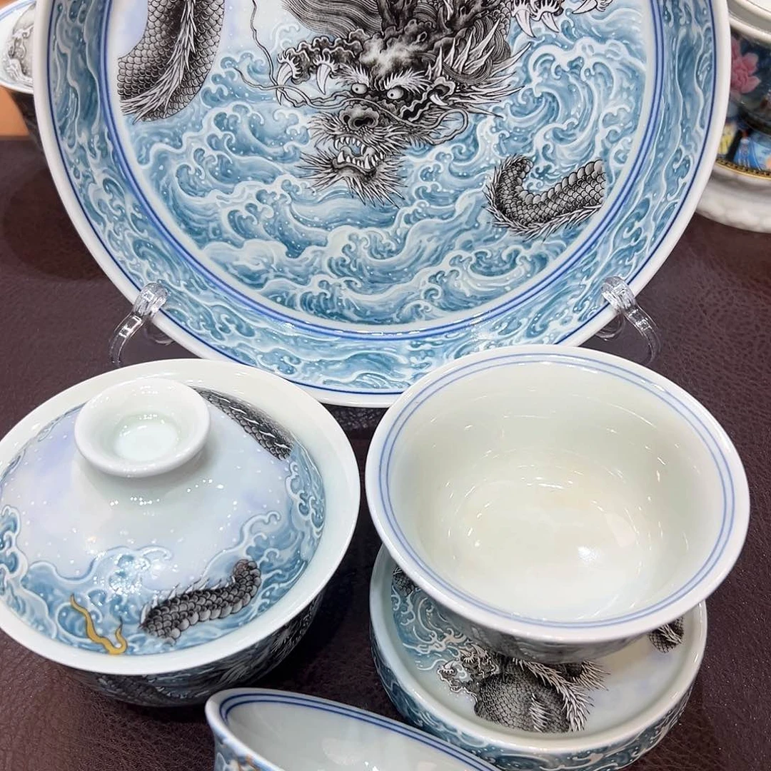 摆件景德镇去眼袋哪个医生比较靠后啊笑