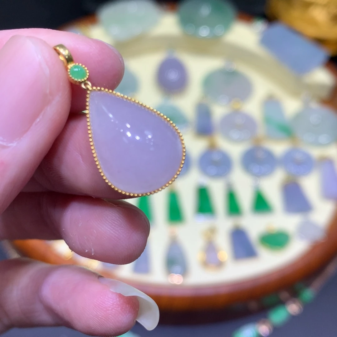 翡翠吊坠(不含链)18K金镶嵌