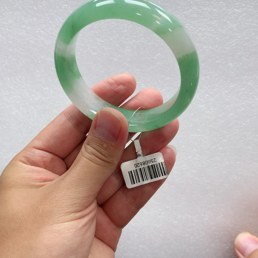 石英质玉未镶嵌手镯青青60-多人