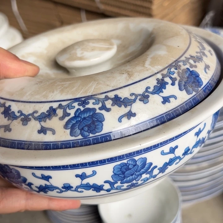 八寸青芙蓉品锅一个