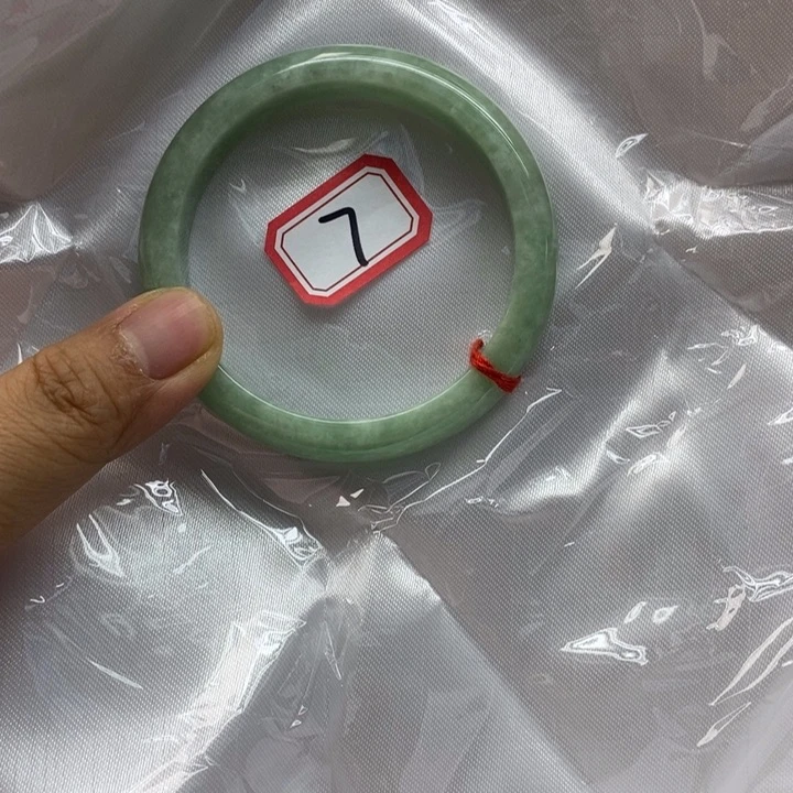 翡翠手镯未镶嵌ღ****翡翠
