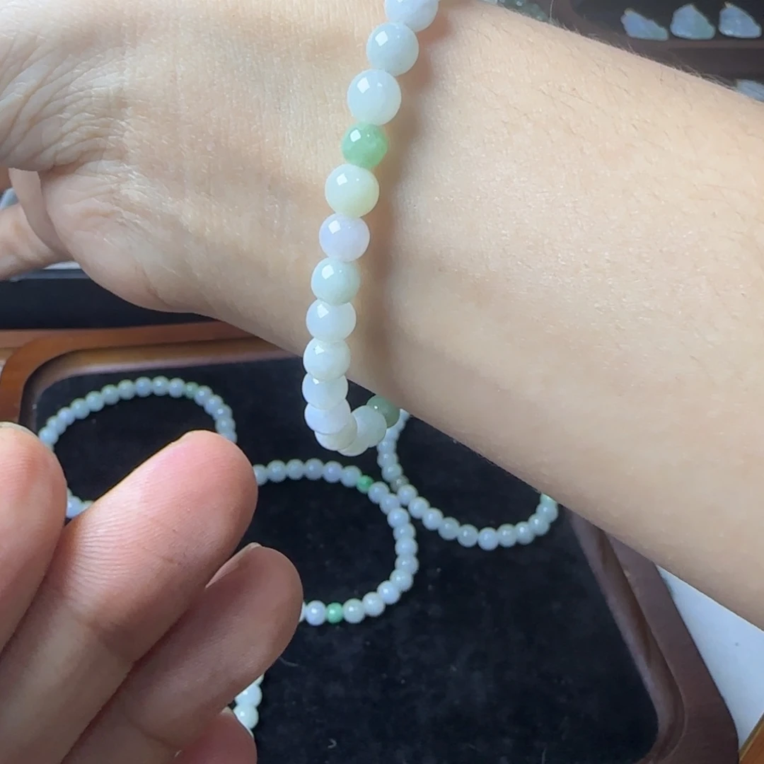 定制翡翠未镶嵌手串