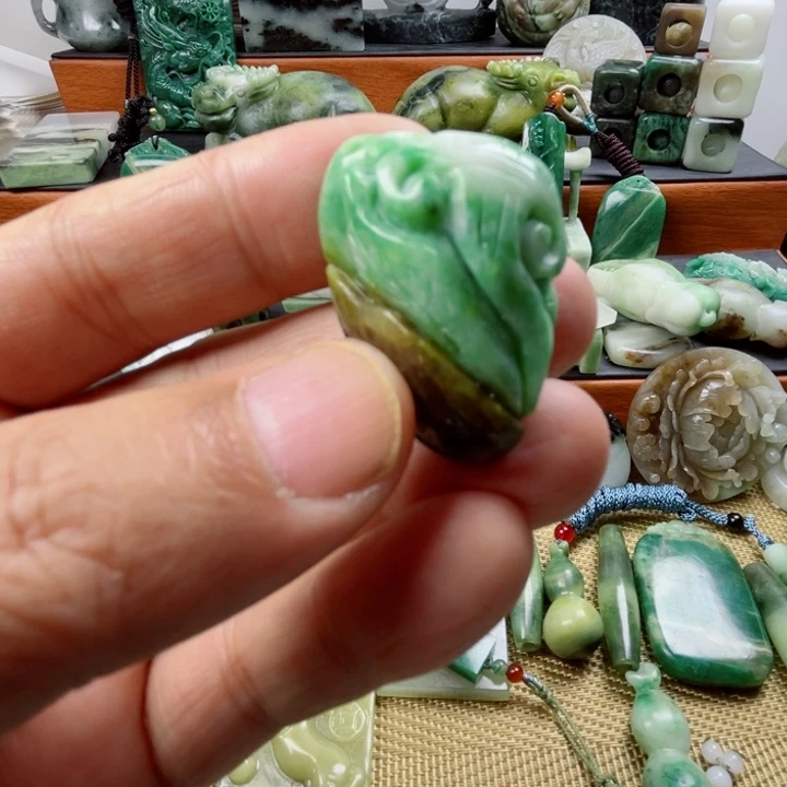 独山玉未镶嵌珠宝半成品