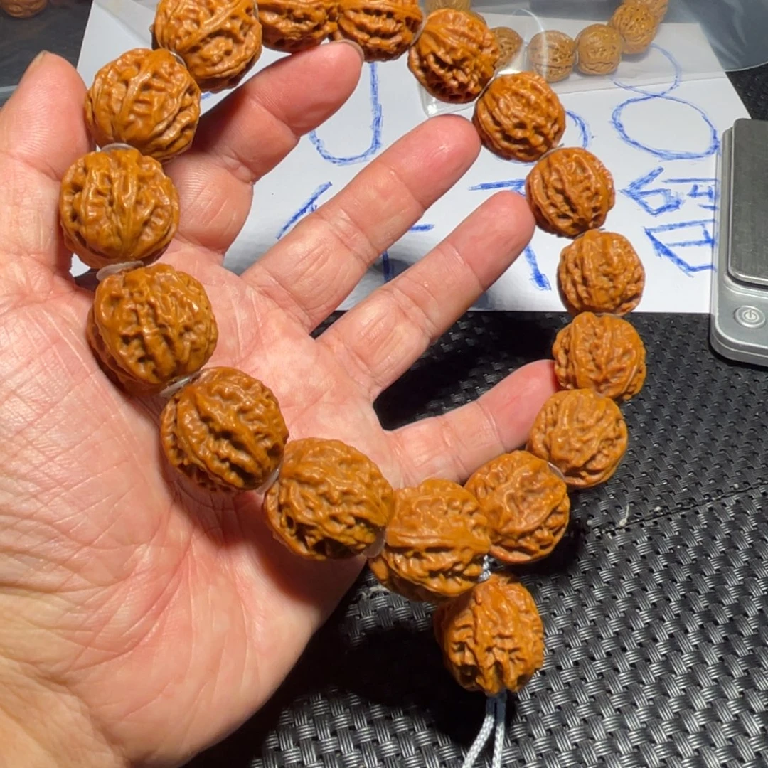 文玩核桃手串珊瑚纹野狼手持23