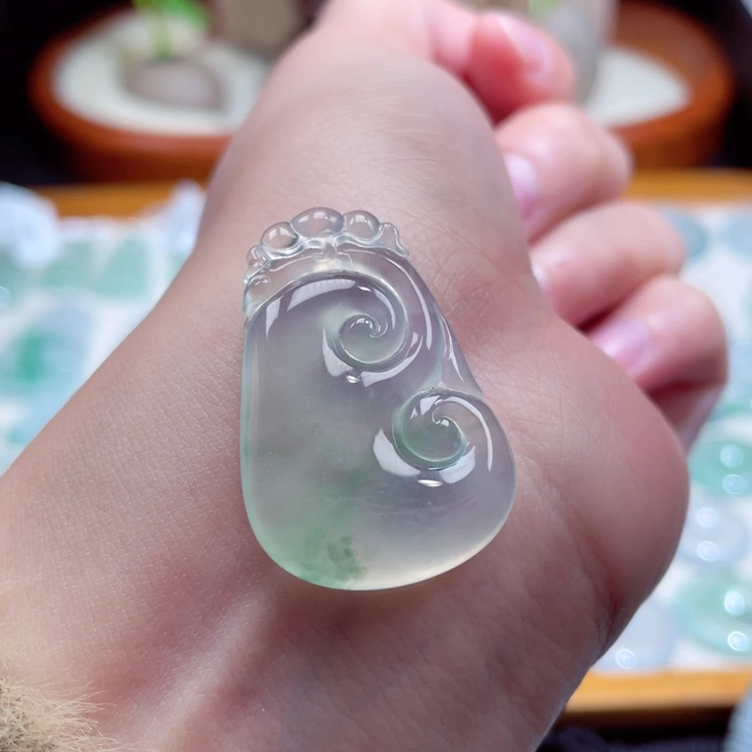 翡翠颈饰未镶嵌如意