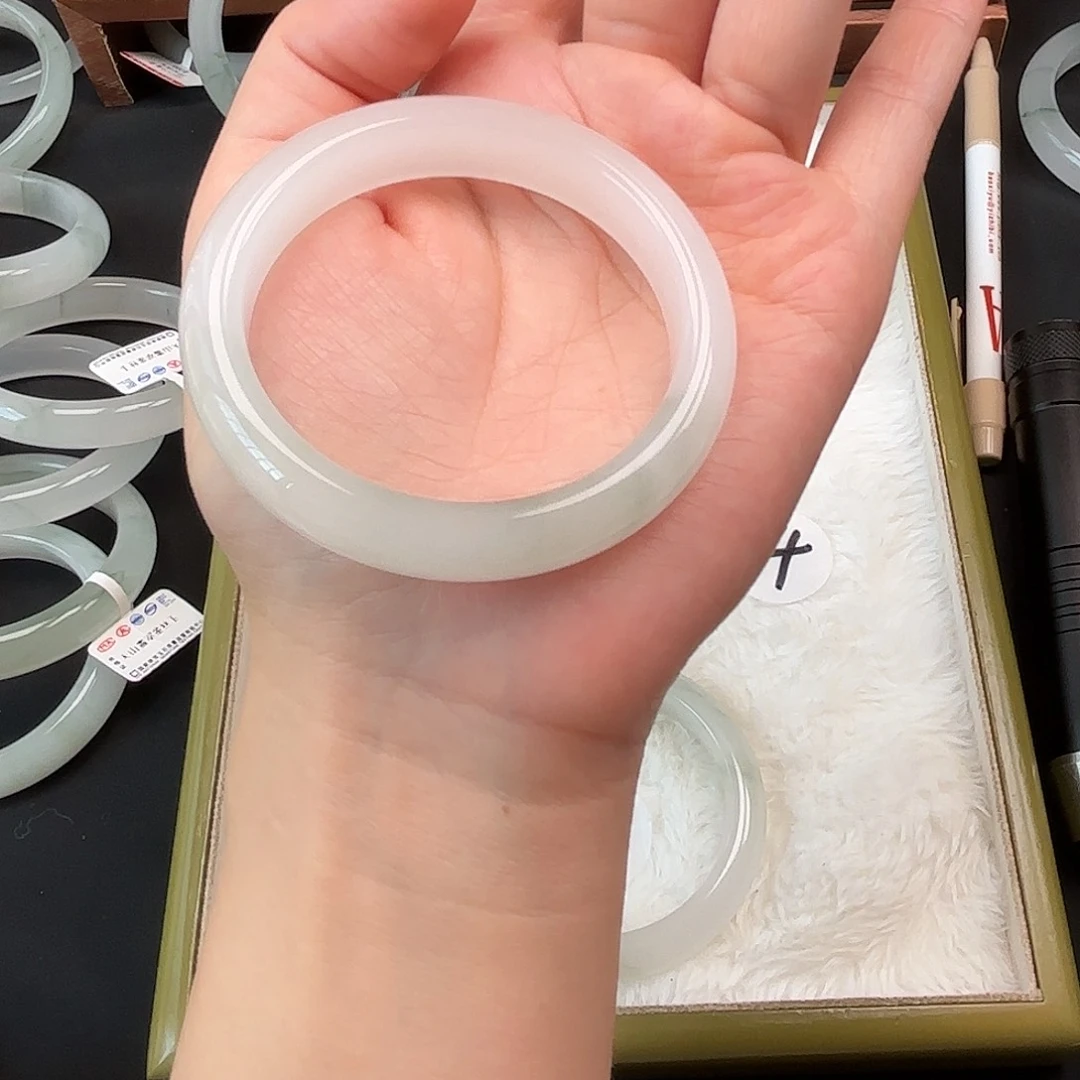 含***草石英质玉手镯未镶嵌54