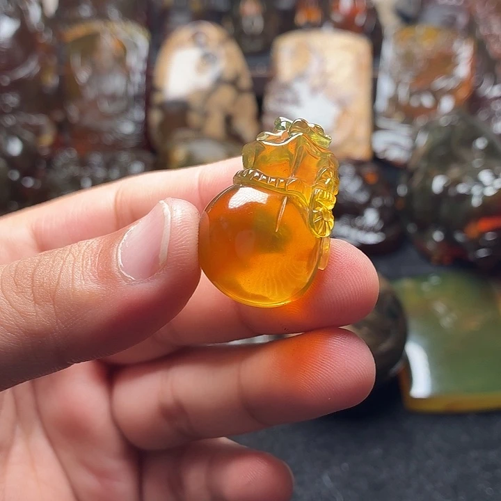 琥珀未镶嵌颈饰69