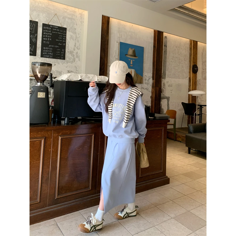 2025早春新款字母刺绣圆领宽松卫衣套装+设计感开叉半身裙两件套2