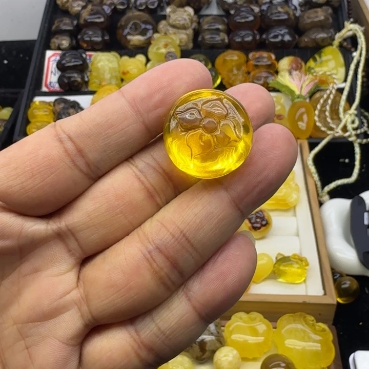 蜜蜡未镶嵌颈饰金珀柿子