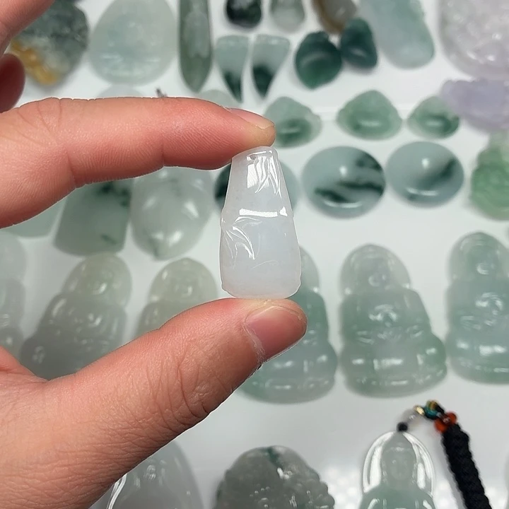 翡翠未镶嵌颈饰竹节