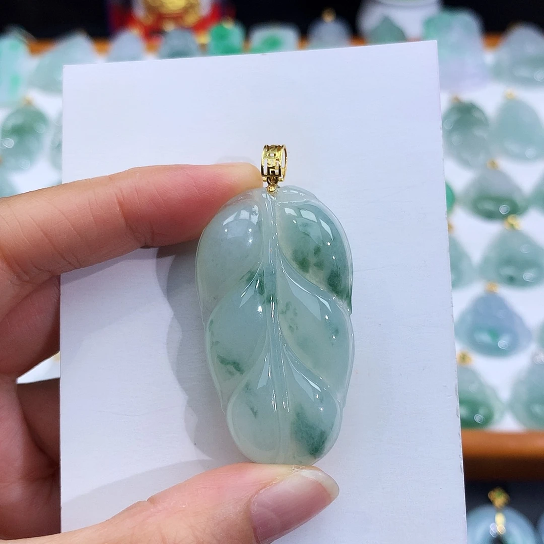 翡翠18K金镶嵌颈饰翡翠吊坠