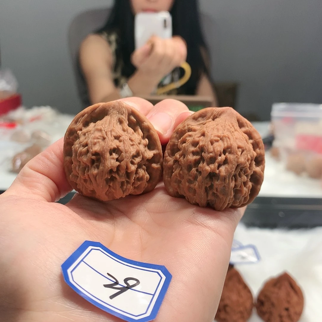 【闪购商品】吊坠文玩核桃红狮子
