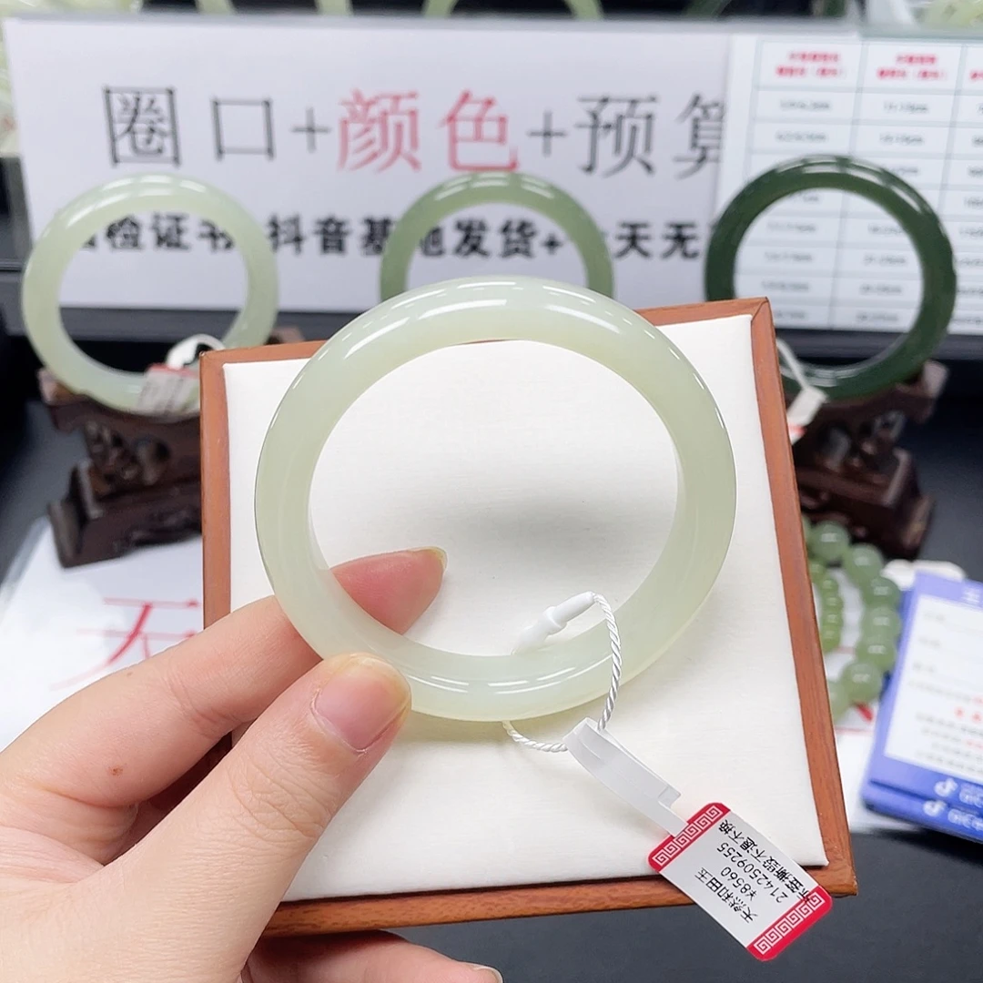 和田玉未镶嵌手镯