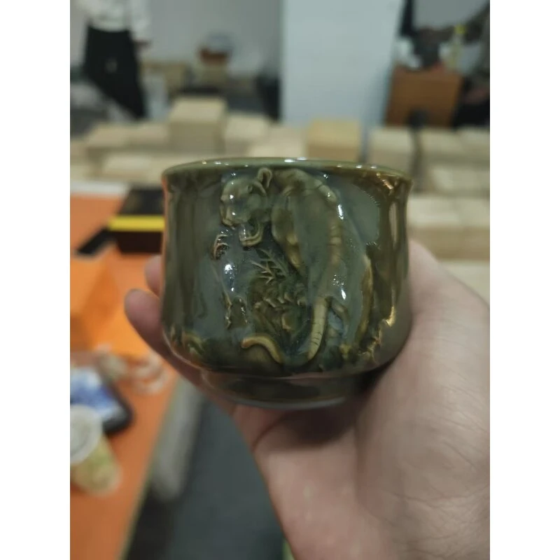 青瓷家用浮雕主人杯-q23