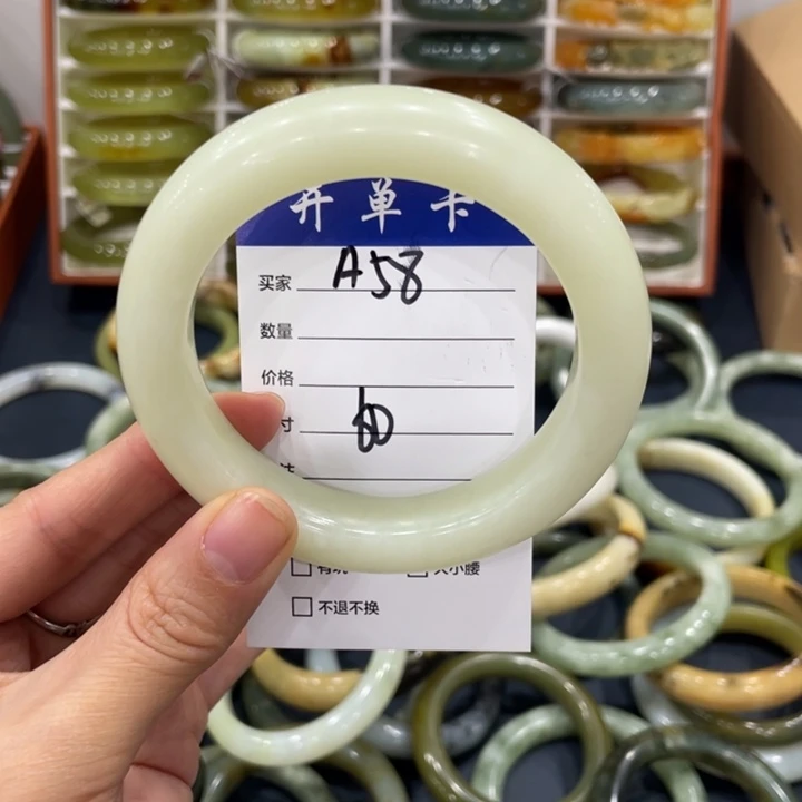 蛇纹石玉未镶嵌手镯