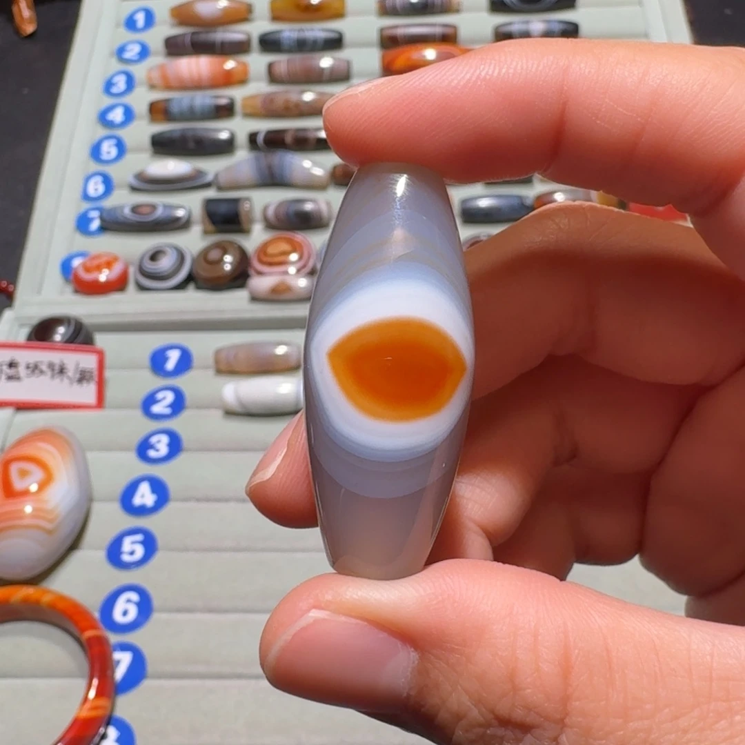 段***玛瑙/玉髓未镶嵌珠宝半成品