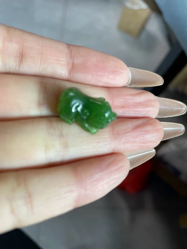 俄罗斯碧玉老坑料貔貅吊坠