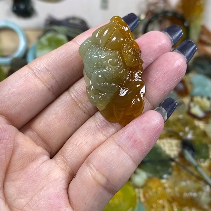 未镶嵌蛇纹石玉吊坠