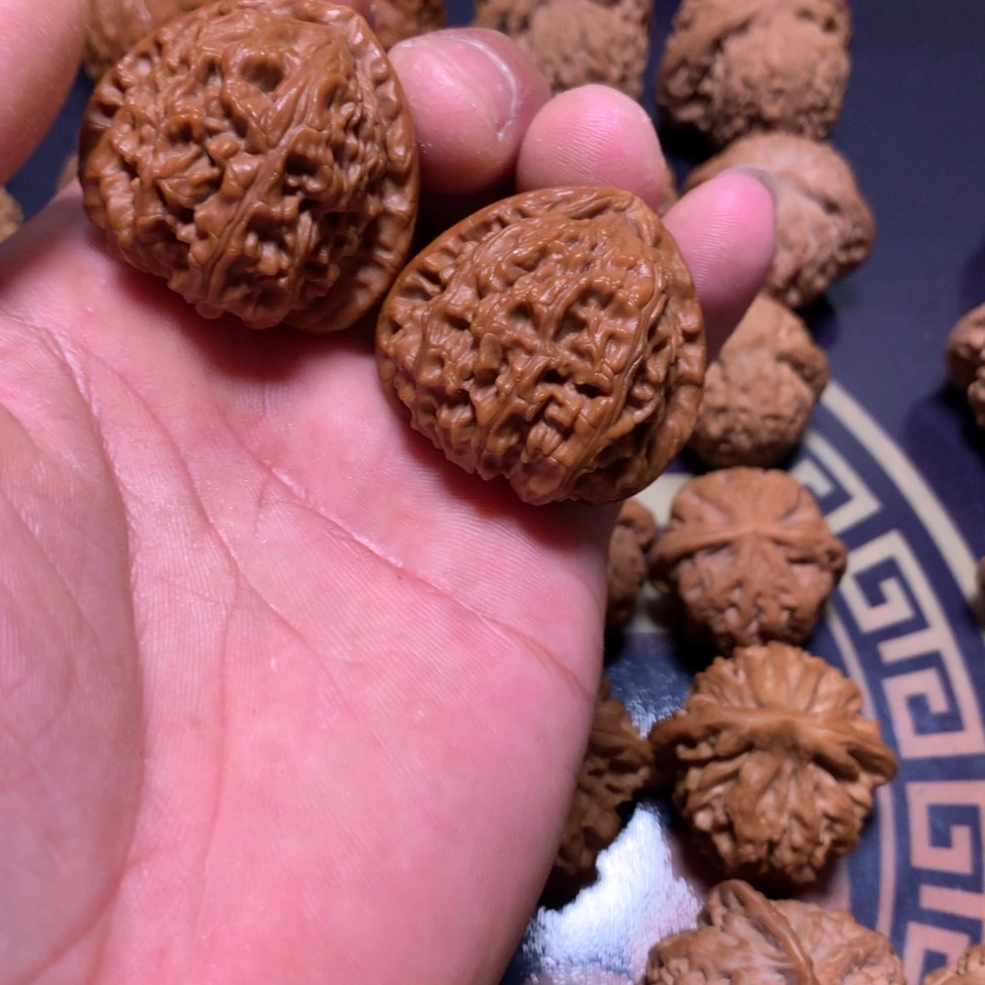 文玩核桃把件三角白38