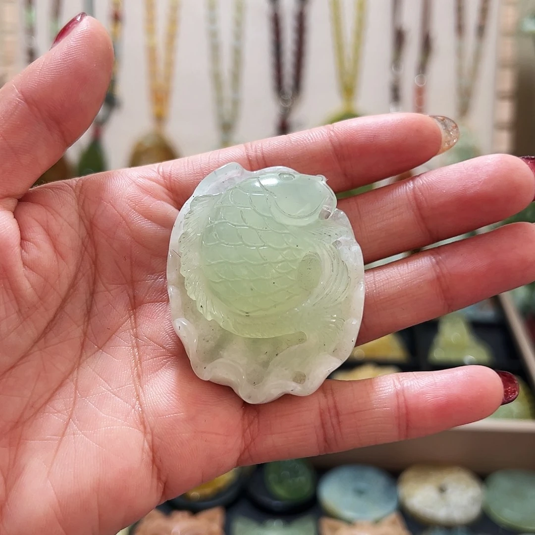 蛇纹石玉颈饰未镶嵌