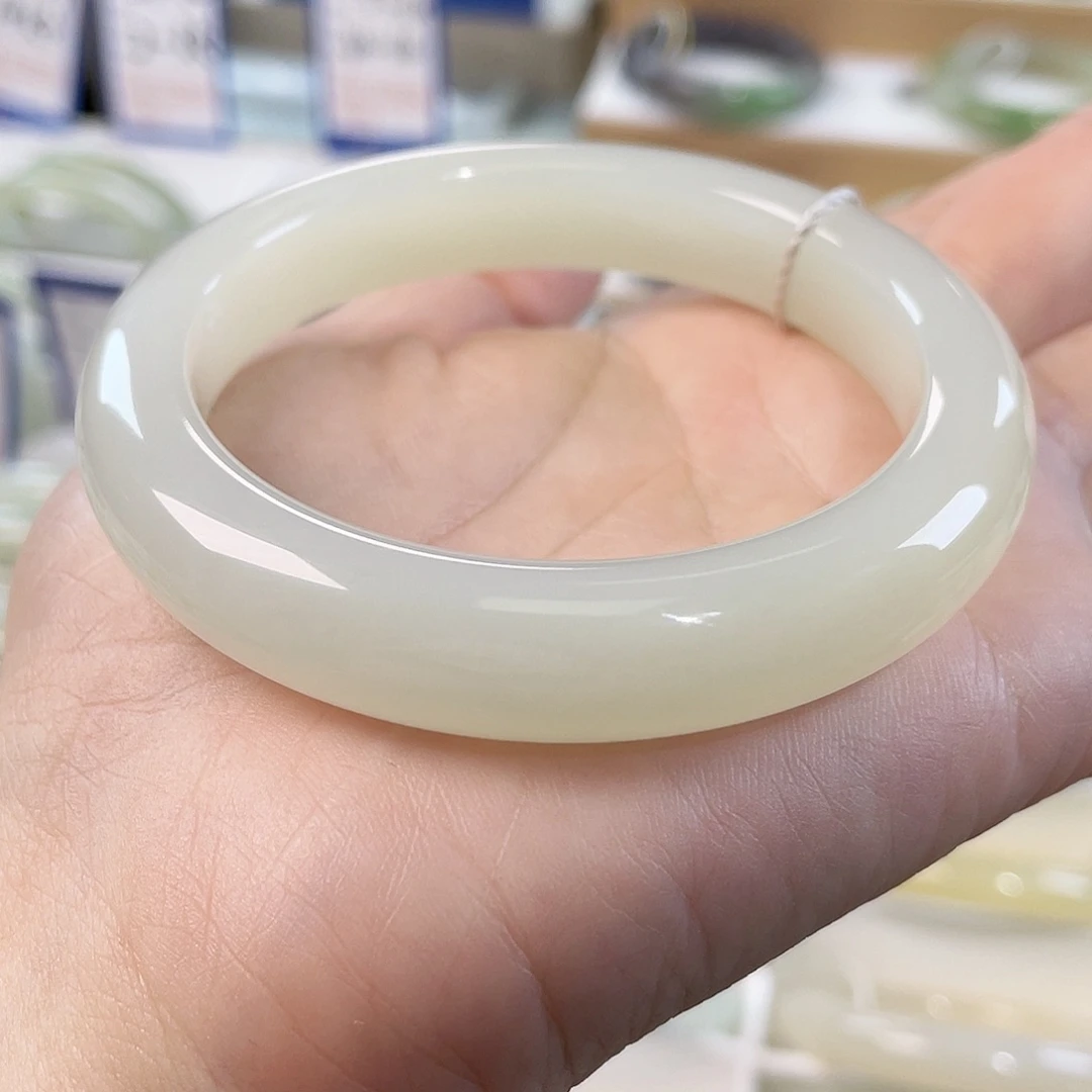 和田玉未镶嵌手镯无包容，冰透，开播福利