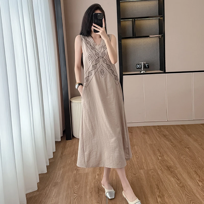 刺绣无袖背心连衣裙女夏2025新款今年流行爆款初夏穿搭漂亮小裙子
