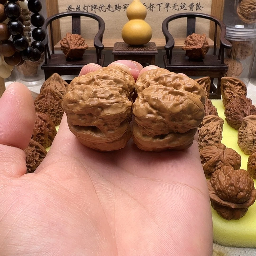 5号文玩核桃40.5尺蛤蟆头身上有黄