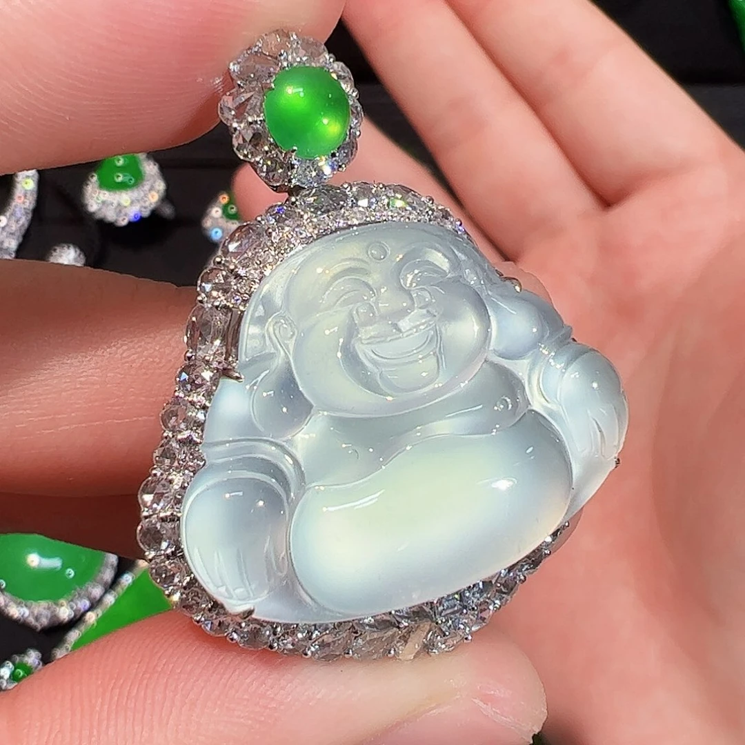 翡翠18K金镶嵌颈饰佛