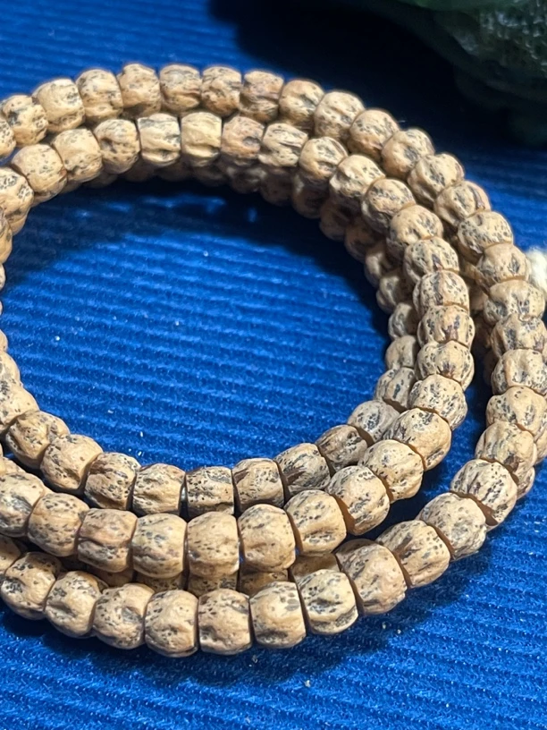 YA127柏香籽108长串深坑顺纹小方块A127