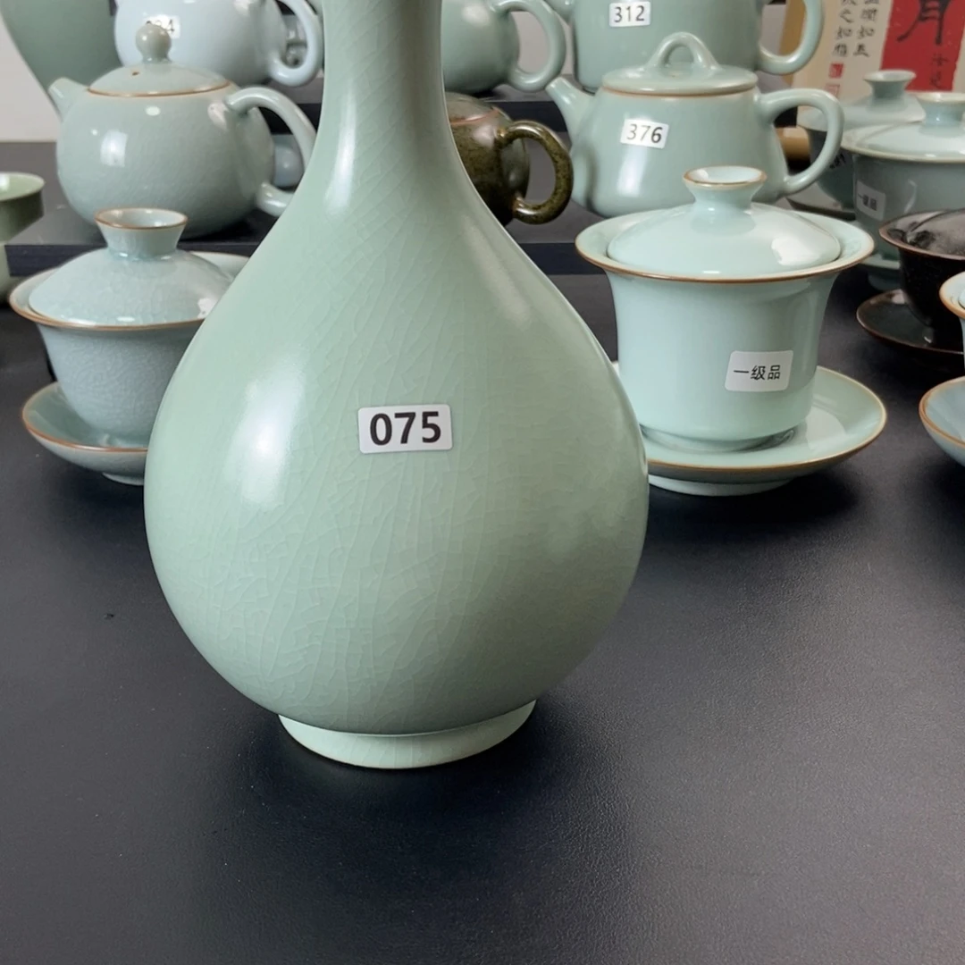 壶微瑕仿古釉玉壶春瓶