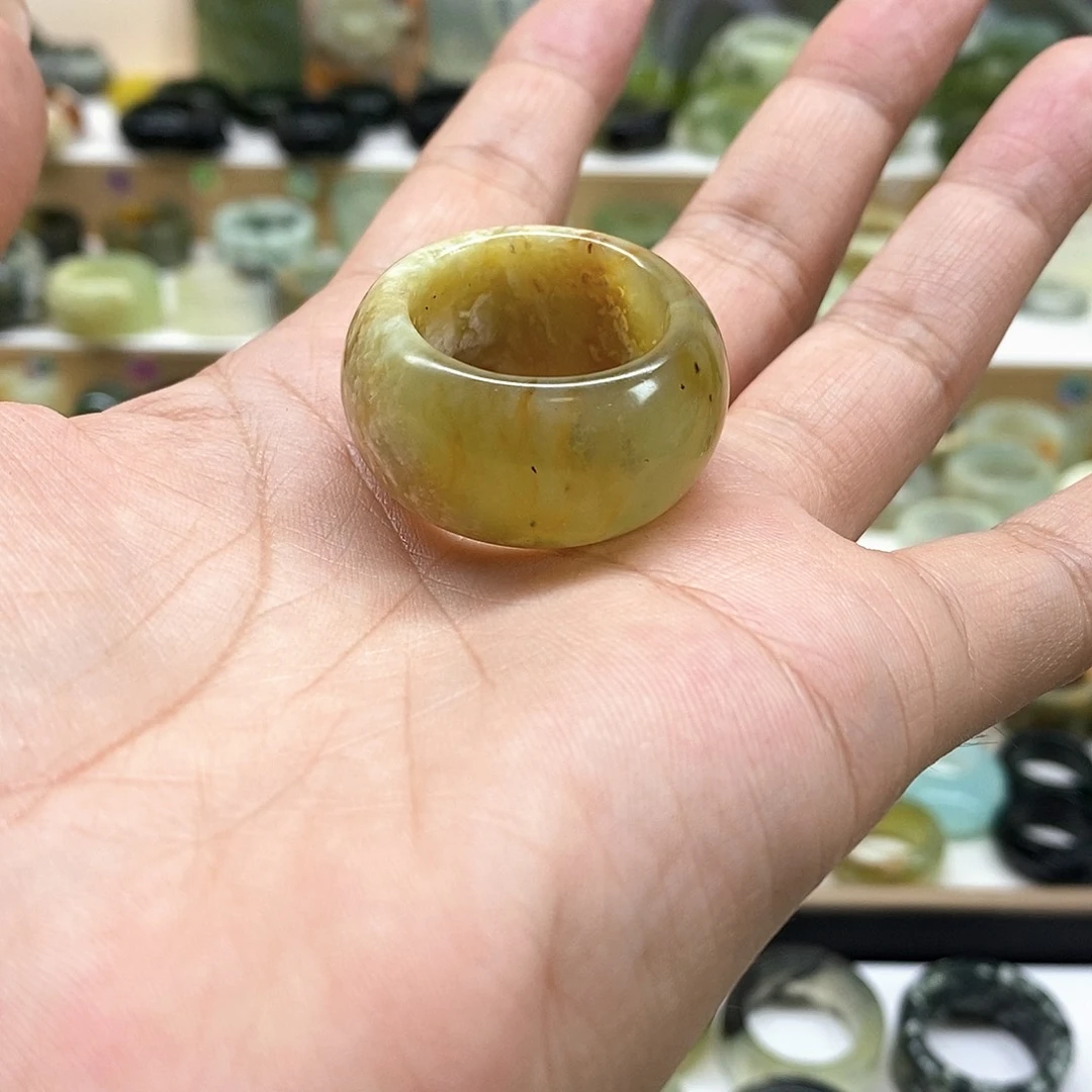 岫玉未镶嵌天然玉石栗*@