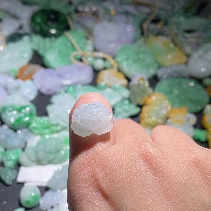 颈饰未镶嵌翡翠天