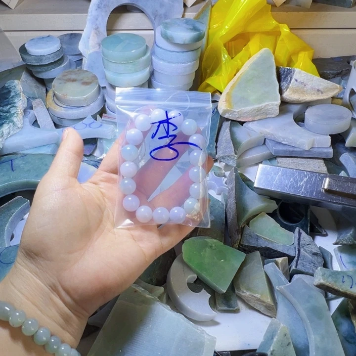 颈饰未镶嵌翡翠生