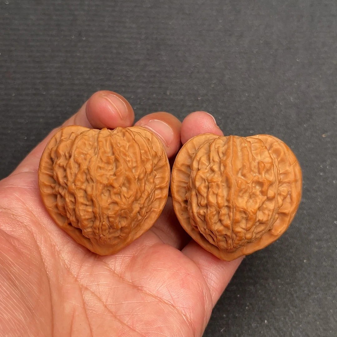 把件桃核40×37全品头茬金牛狮子头XM3519