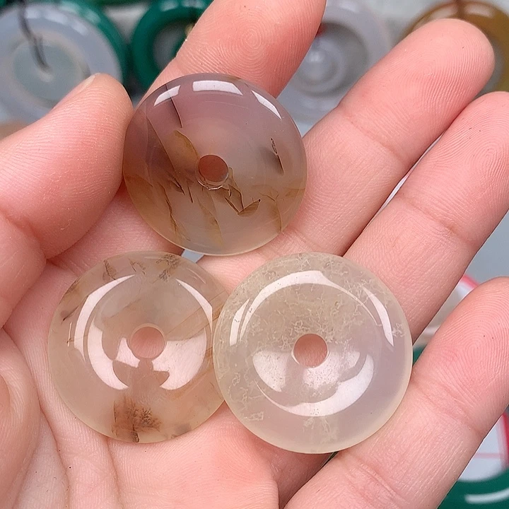 芸***儿玛瑙/玉髓颈饰未镶嵌