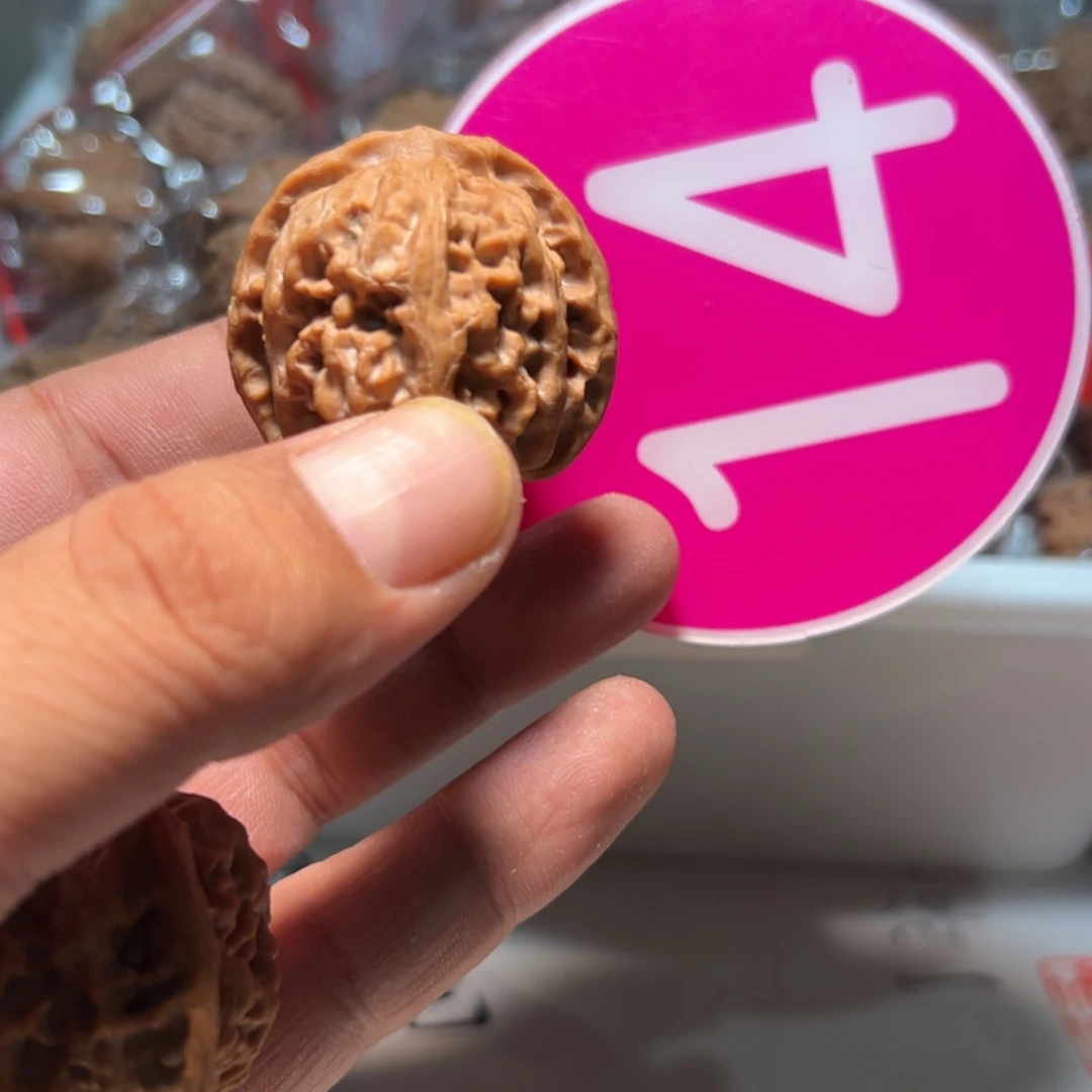 J***n文玩核桃，粉色14号