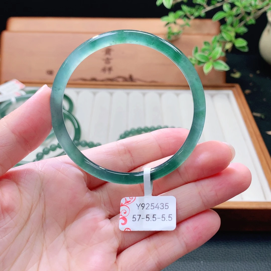 翡翠未镶嵌手镯（圆镯）