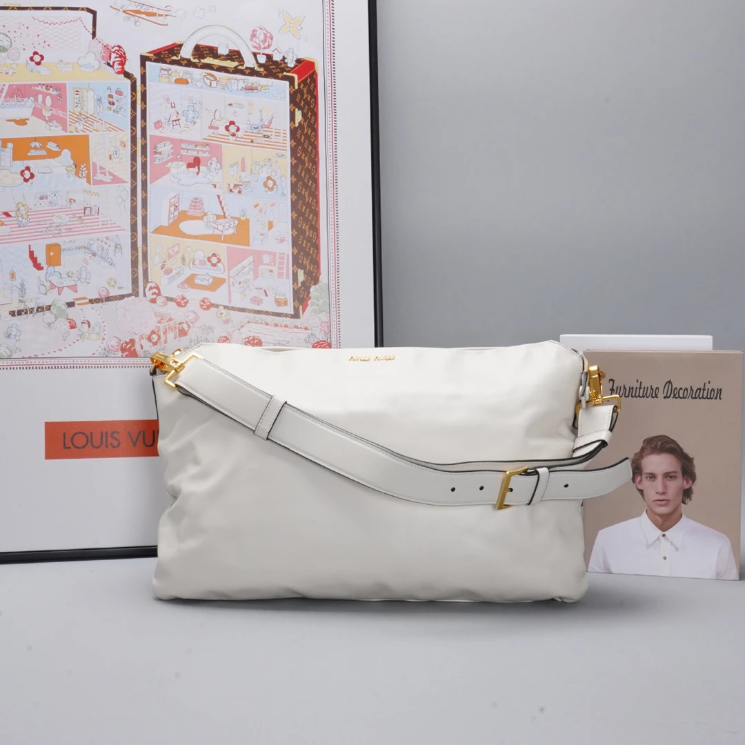 95新 MIU MIU/缪缪 【诗诗】白金 光面牛皮 单肩包/BGB200550018