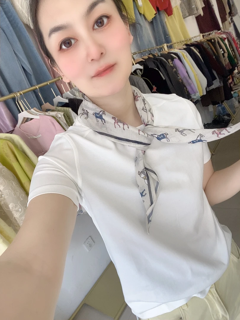 简单款百搭短袖t