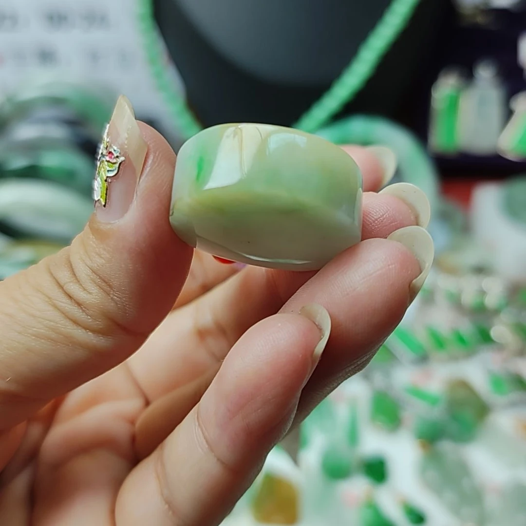 翡翠未镶嵌颈饰缅甸翡翠34