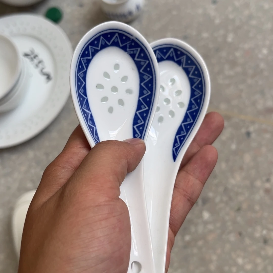 景德镇高温下细白瓷餐具