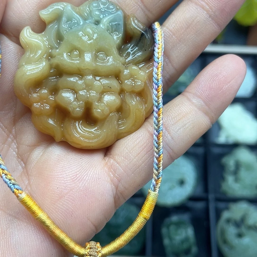 蛇纹石玉未镶嵌颈饰