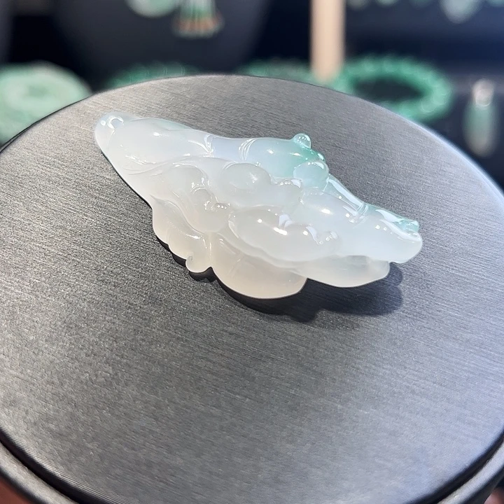 颈饰未镶嵌石英质玉（非洲翠）