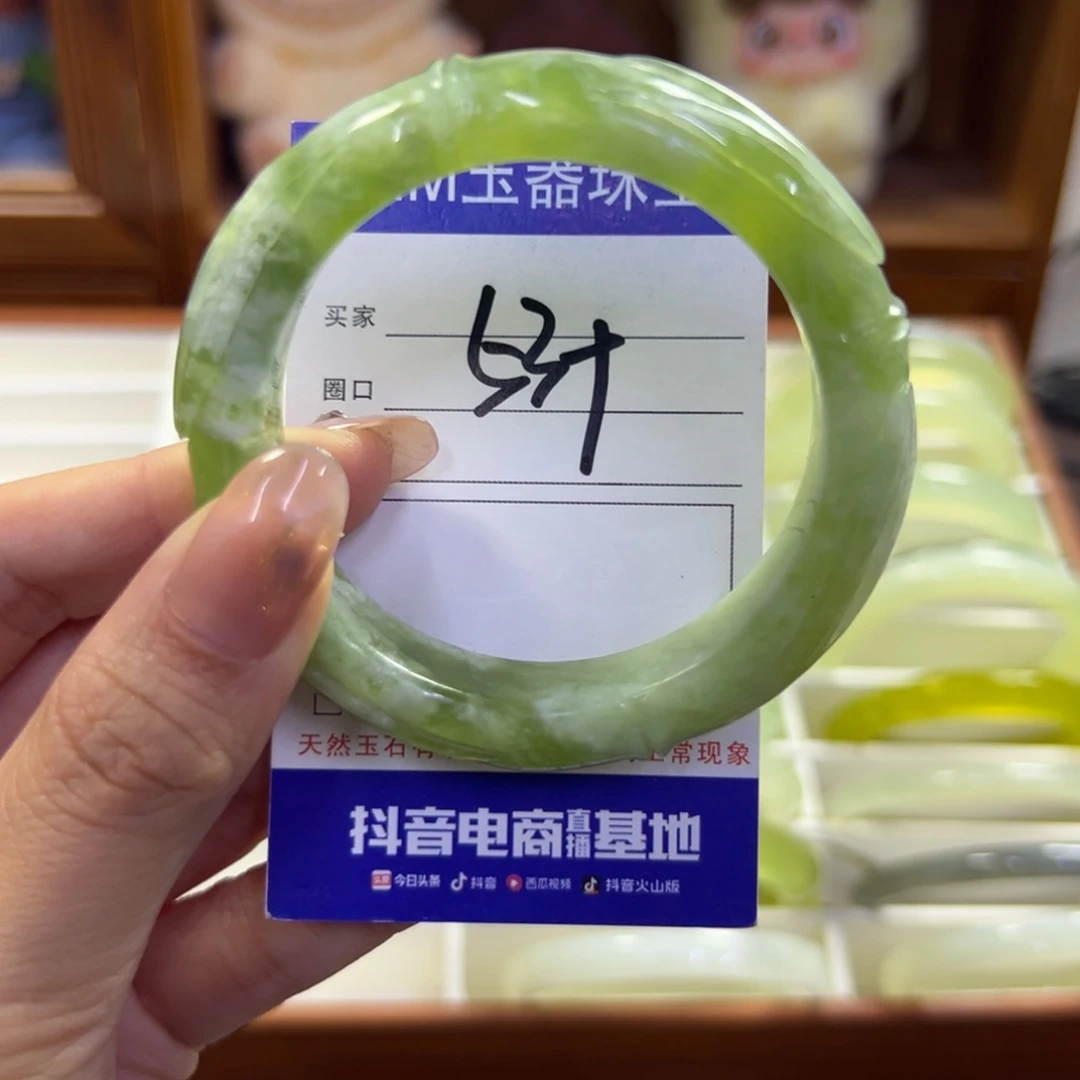 蛇纹石玉未镶嵌手镯350