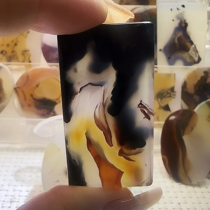 玛瑙/玉髓未镶嵌珠宝奇石