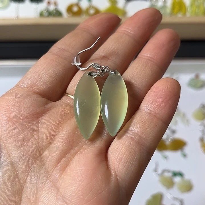 阳***天蛇纹石玉未镶嵌耳饰