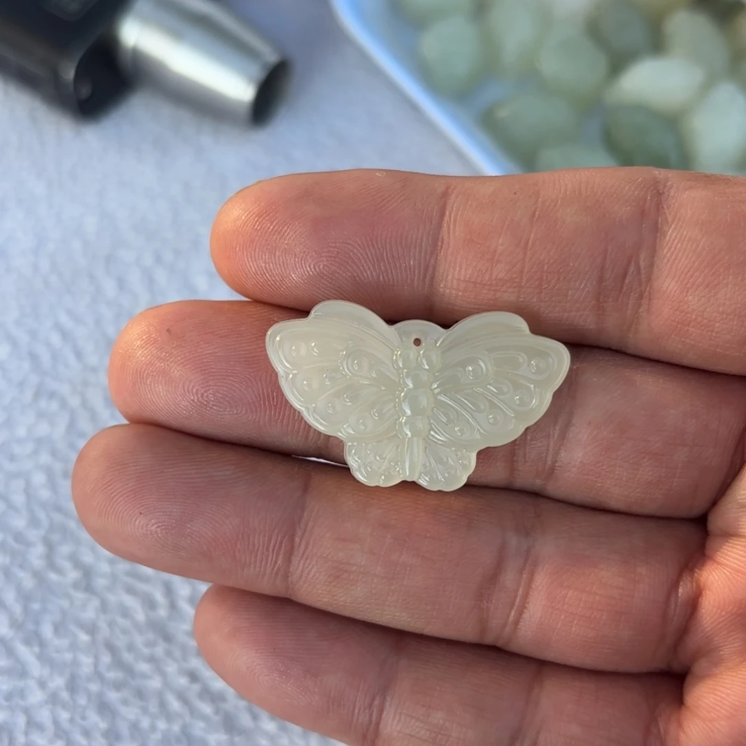 和田玉蝴蝶定制不退换未镶嵌